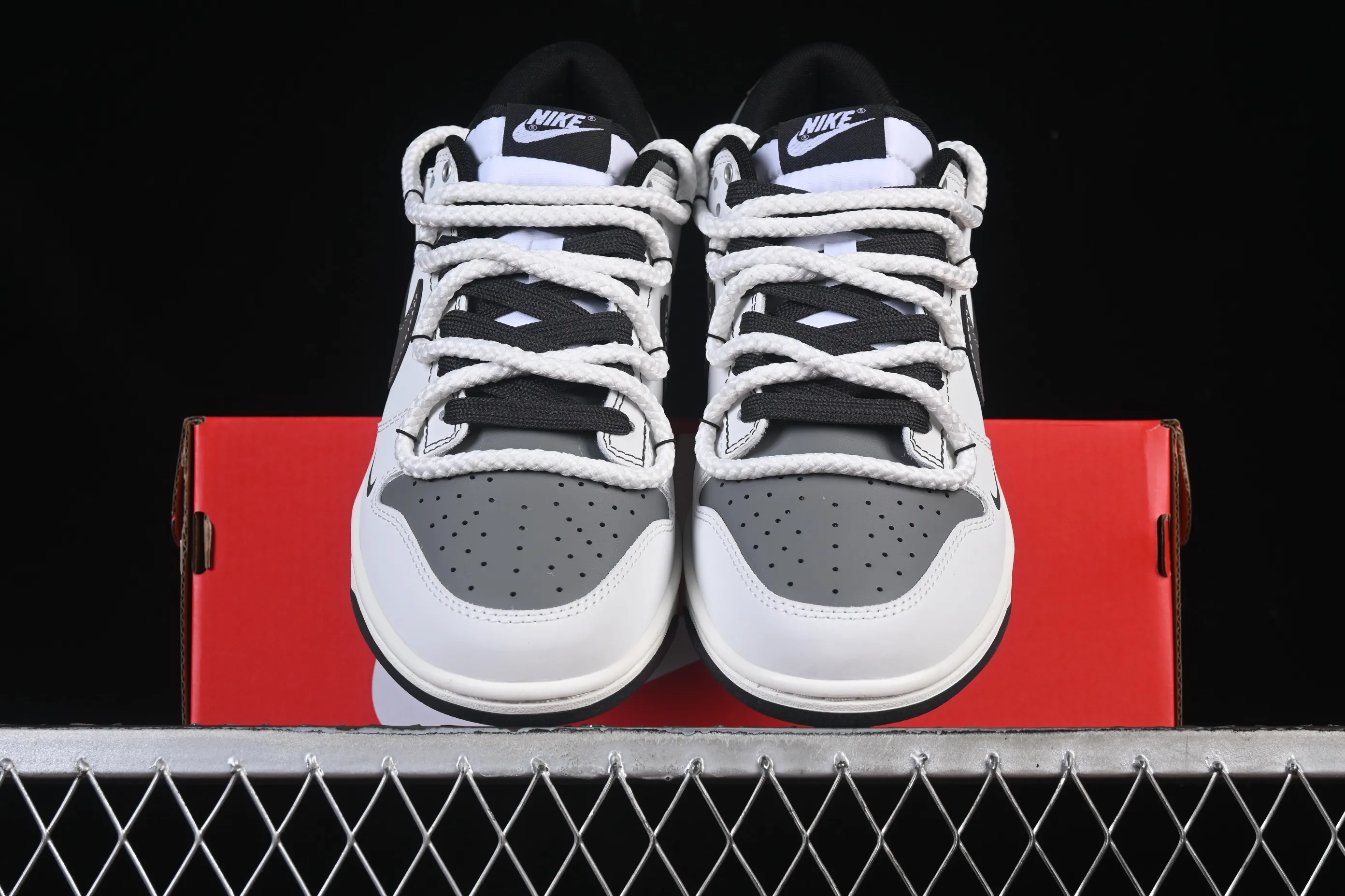 All Categories Nk SB Dunk Series Nk SB Dunk Low High-end Customized Low-top Shoes Nike SB Dunk Low "Just Do It" Straps Anniversary High-end Customized Low-top Casual Shoes WB0510-064